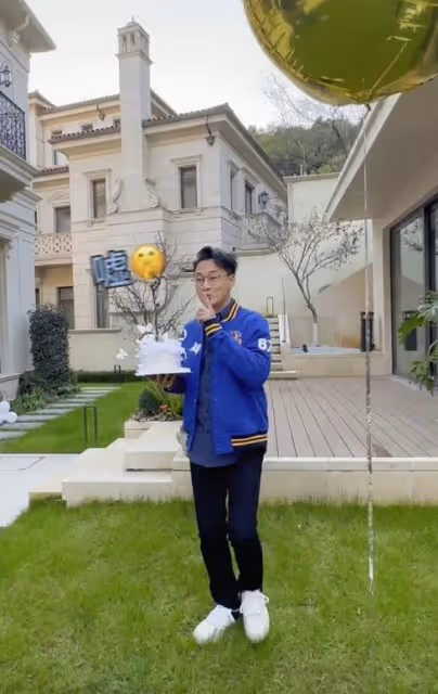 林峰為女富豪粉絲慶生,城堡豪宅價值不菲,車庫內停滿豪華