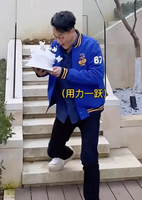 林峰為女富豪粉絲慶生,城堡豪宅價值不菲,車庫內停滿豪華