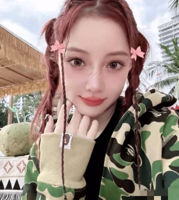 李小璐:帶甜馨游三亞曬美照,與好友合影引熱議,網友直言像男友