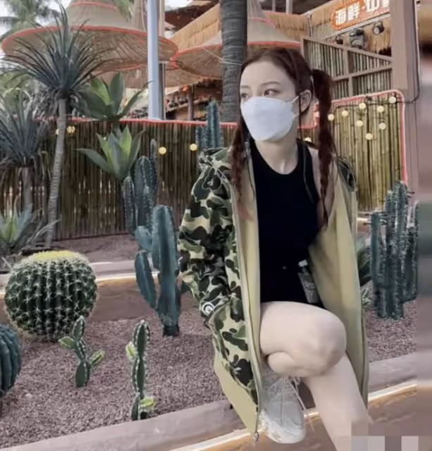 李小璐:帶甜馨游三亞曬美照,與好友合影引熱議,網友直言像男友