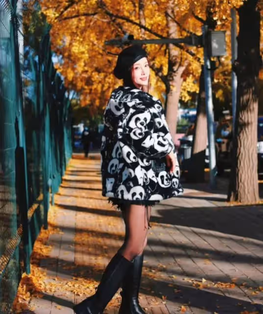李小璐:帶甜馨游三亞曬美照,與好友合影引熱議,網友直言像男友