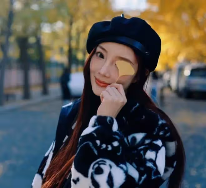 李小璐：帶甜馨游三亞曬美照，與好友合影引熱議，網友直言像男友