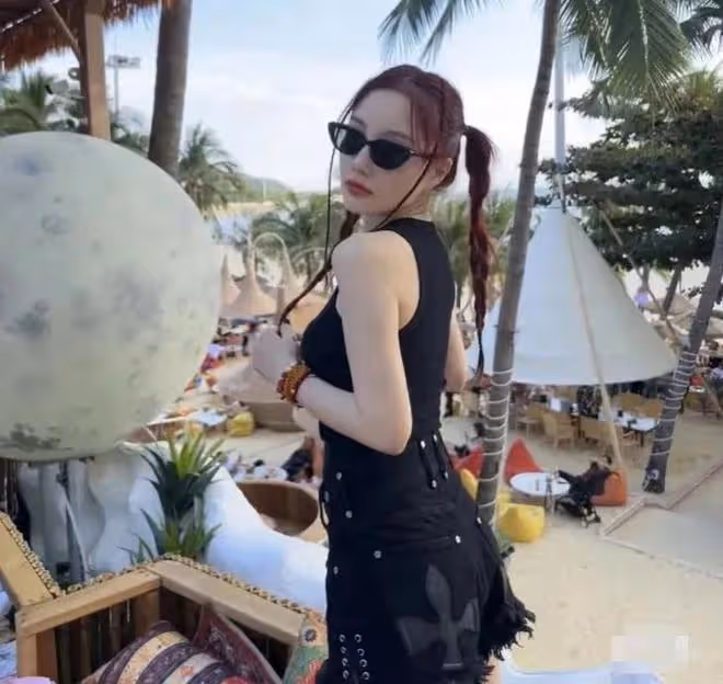李小璐：帶甜馨游三亞曬美照，與好友合影引熱議，網友直言像男友