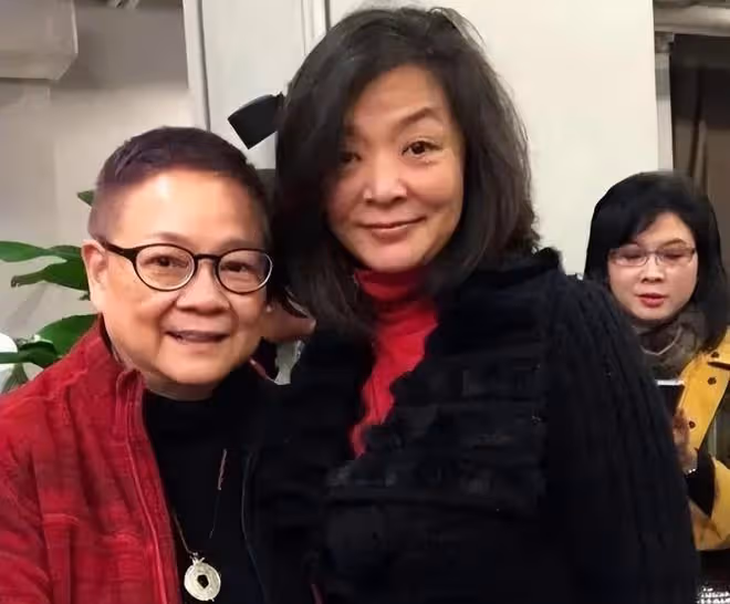 62歲陳玉蓮罕見露面:與周潤發苦戀5年,劉德華視她為親姐姐