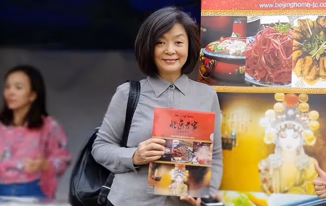 62歲陳玉蓮罕見露面：與周潤發苦戀5年，劉德華視她為親姐姐