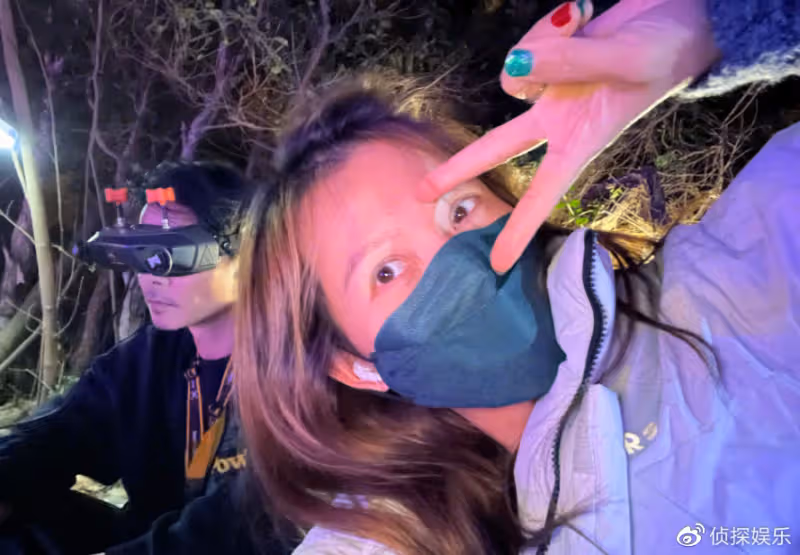 49歲蔡少芬與兒子同框比萌,扎馬尾青春感十足,魚蛋似縮小版張晉