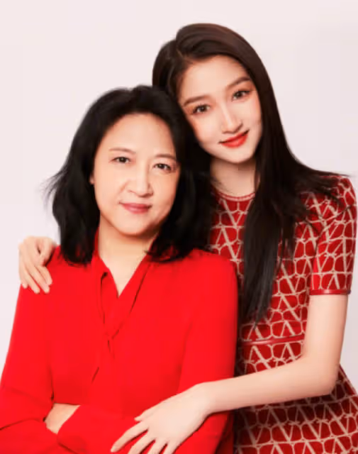 關曉彤鹿晗再合體，高調穿情侶裝超般配，女方皮衣搶鏡是鹿晗的