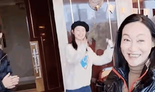 63歲惠英紅曬慶生vlog，肌膚白皙好年輕，郭曉婷榮梓杉現身送祝福