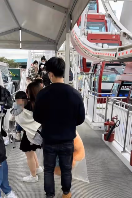郭碧婷一家現身香港,向佐化身奶爸全程帶娃,恩愛相處破婚變傳聞
