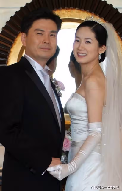 沈銀河時隔22年回歸娛樂圈? 前夫娶了李英愛 憑八月照相館走紅