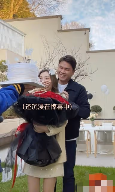 林峯為網紅富婆慶生！豪宅奢華布置如宮殿，親手戴皇冠送蛋糕太親