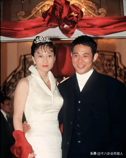 結婚幾十年恩愛如初!把「財產全交給妻子」的5位男星 個個身家過億「妻子都不簡單」:讓人羨慕