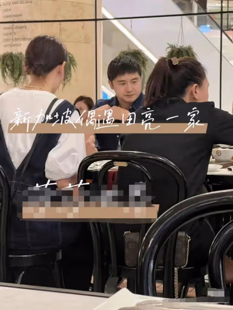 森碟一家人罕現身新加坡！爸媽穿情侶裝秀恩愛，森碟球賽首戰告捷