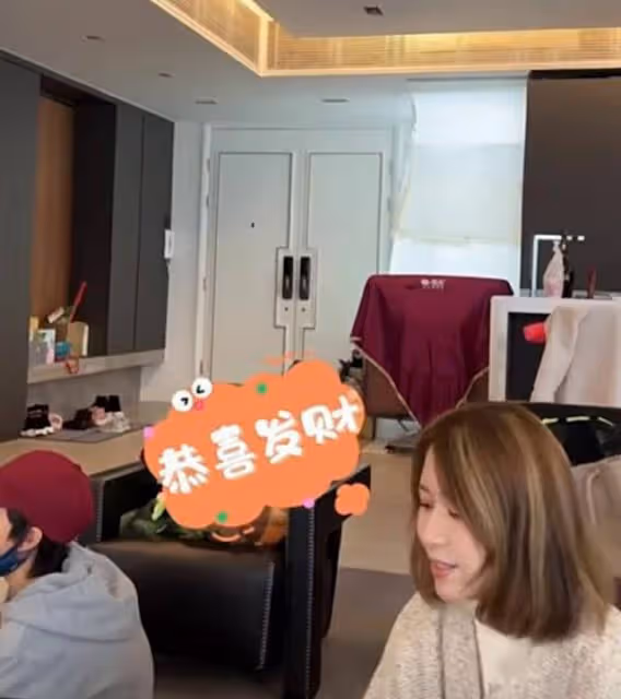 前TVB女神現身王祖藍家中,曝光其海景豪宅,價值超一億元