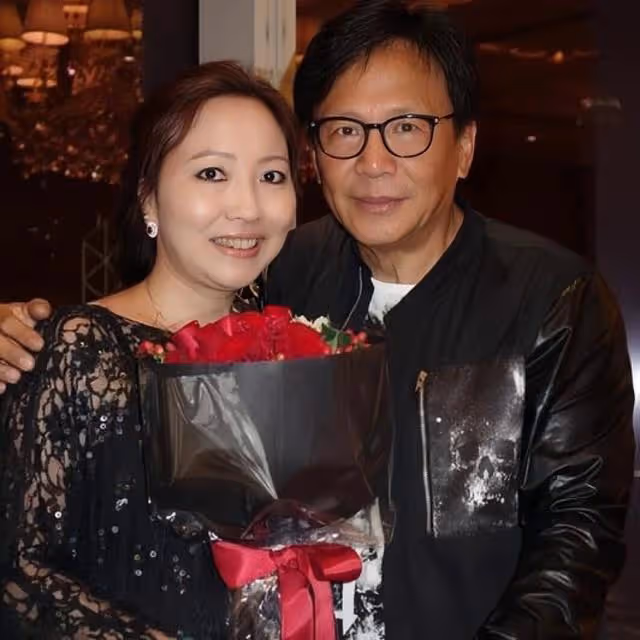 TVB知名老戲骨不言退休!賣房為患癌女友治病,戀愛多年不結婚