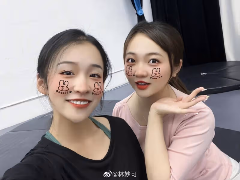 23歲林妙可久違曬近照，挑戰空中瑜伽身姿優雅，瘦了一大圈更美了
