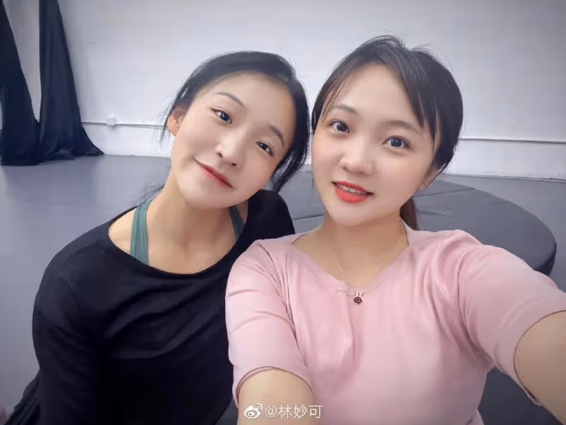 23歲林妙可久違曬近照，挑戰空中瑜伽身姿優雅，瘦了一大圈更美了