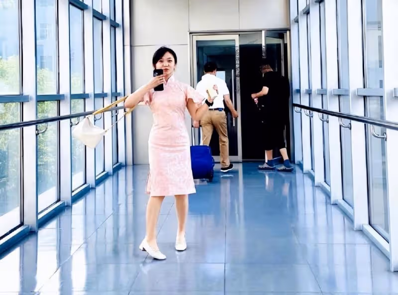 23歲林妙可久違曬近照，挑戰空中瑜伽身姿優雅，瘦了一大圈更美了