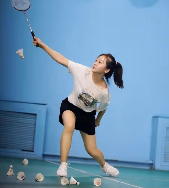 23歲林妙可久違曬近照，挑戰空中瑜伽身姿優雅，瘦了一大圈更美了