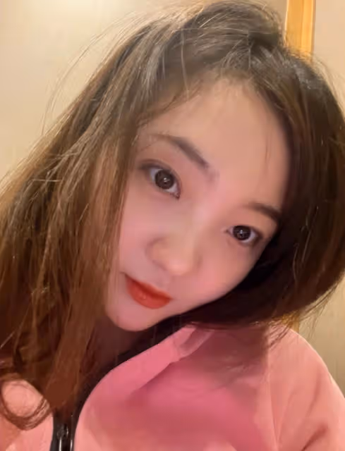 23歲林妙可久違曬近照，挑戰空中瑜伽身姿優雅，瘦了一大圈更美了
