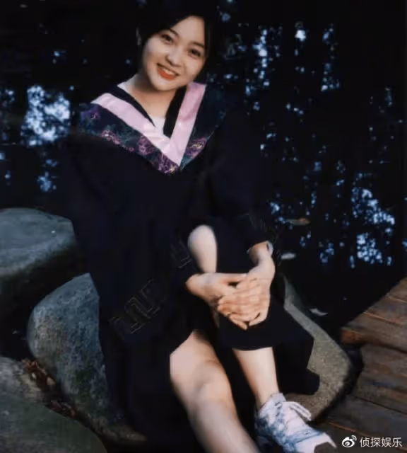 23歲林妙可久違曬近照，挑戰空中瑜伽身姿優雅，瘦了一大圈更美了