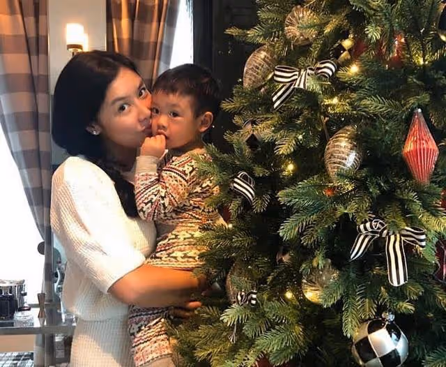 她與黎明離婚多年,卻依然少女味十足,現任丈夫讓她重拾婚姻信心