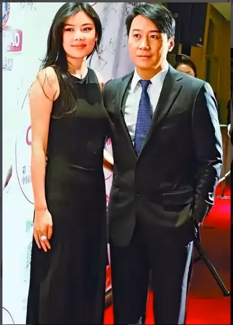 她與黎明離婚多年,卻依然少女味十足,現任丈夫讓她重拾婚姻信心