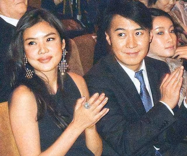 她與黎明離婚多年,卻依然少女味十足,現任丈夫讓她重拾婚姻信心