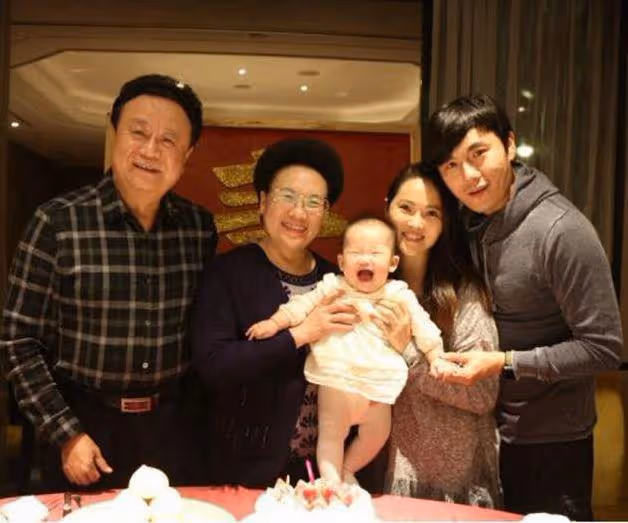 伊能靜春節帶小米粒回台北探親,女兒越來越漂亮,85歲母親好年輕