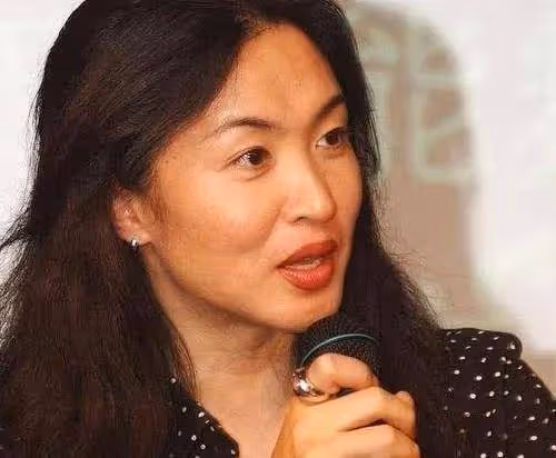 金星與老公漢斯國外近照曝光,金星已56歲,臉皮旮拉老得有點快