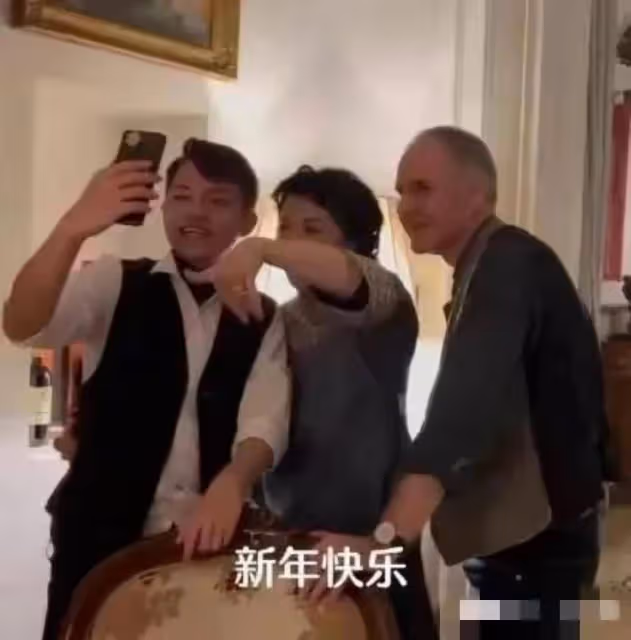 金星與老公漢斯國外近照曝光,金星已56歲,臉皮旮拉老得有點快