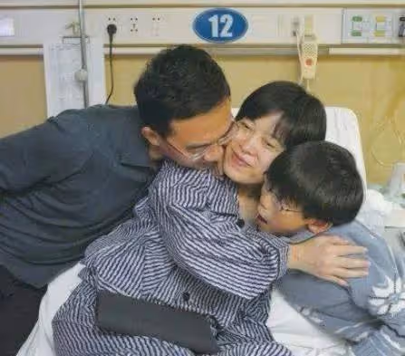 郎永淳:52歲仍直播賣酒疑缺錢,妻子患癌症需要很多錢網友能理解