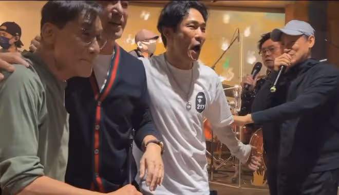 鍾鎮濤70大壽大咖雲集！穿唐裝過農曆生日很講究，摟梁家輝笑開懷