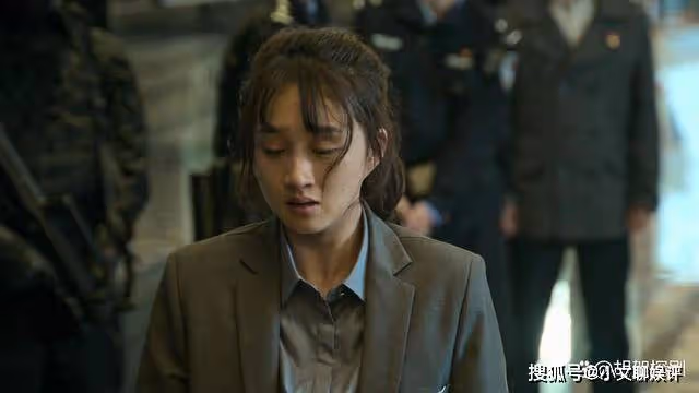 再看《狂飆》才懂,孟鈺的三套愛馬仕,是對安欣苦熬20年最大諷刺