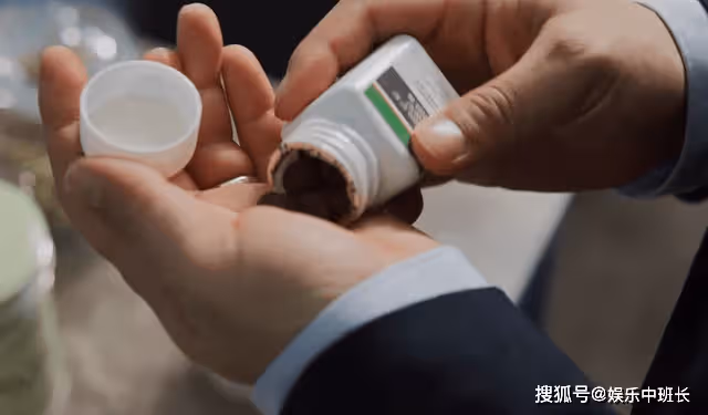 《打開生活的正確方式》邊亮見不得人的藥丸,撕開了中年同床的窘迫
