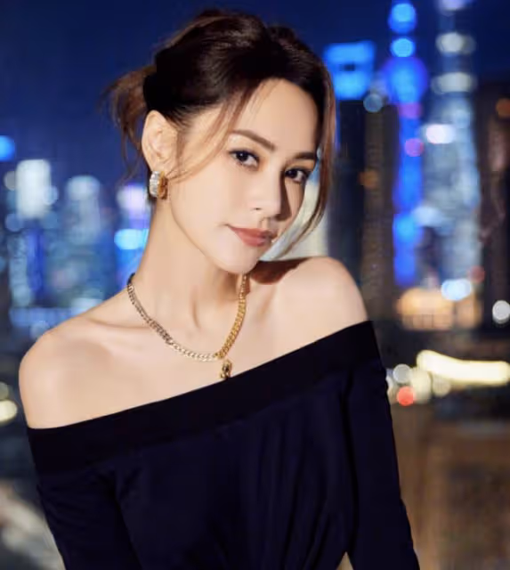 阿嬌前夫賴弘國為妻子慶生,親吻Alice臉頰,兩人穿背心好接地氣