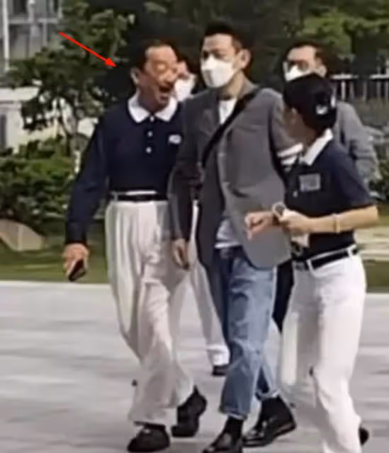 劉德華和朱麗倩給舅舅拜年，富豪陳志遠抱孫子在豪宅中曬全家福