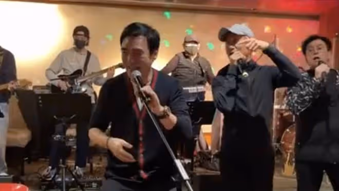 港圈大佬聚會!鍾鎮濤70歲生日眾星雲集,張學友梁家輝登台獻唱