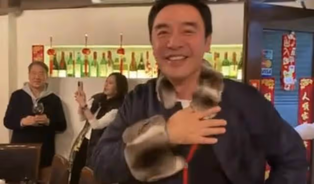 鍾鎮濤慶七十大壽港圈大咖齊聚!張學友譚詠麟獻唱,葉童老公露面