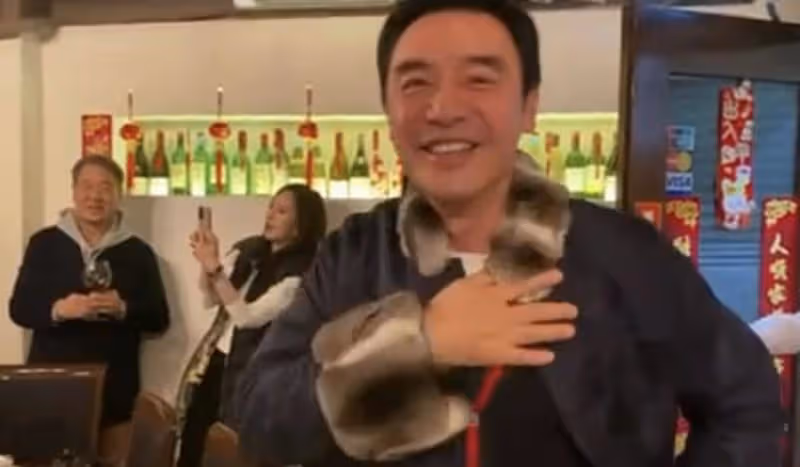 鍾鎮濤慶70歲生日,張學友譚詠麟獻唱大咖雲集,滿面紅光氣色好