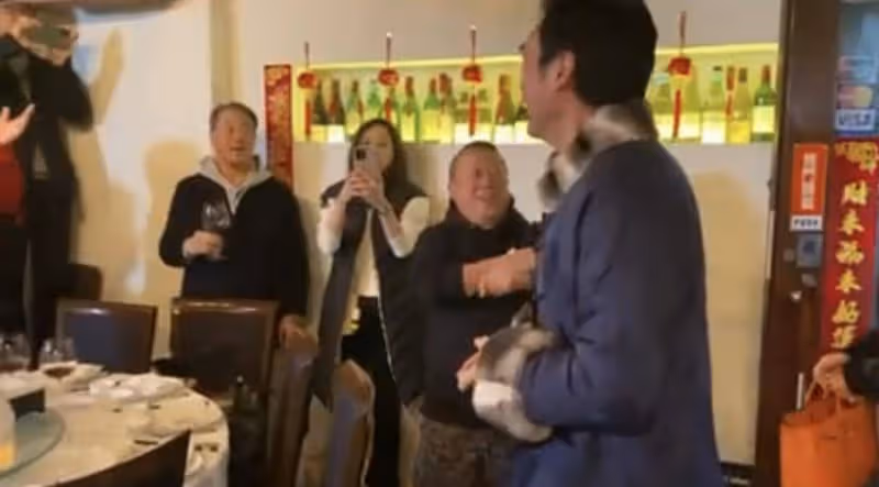 鍾鎮濤慶70歲生日,張學友譚詠麟獻唱大咖雲集,滿面紅光氣色好