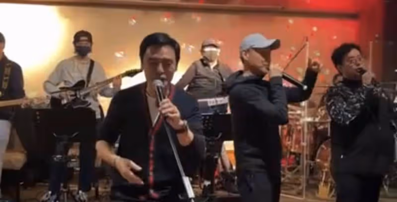 鍾鎮濤慶70歲生日,張學友譚詠麟獻唱大咖雲集,滿面紅光氣色好