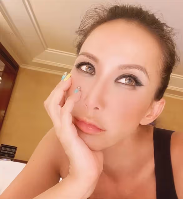 李玟婚變孤立無援,分居後兩個繼女對其不聞不問,原因傷人又諷刺
