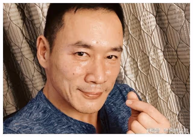 標題1:唐歌和丁海峰結婚多年,理智和不糾纏是她婚姻穩定的秘訣