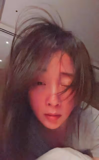 43歲殷桃曬深夜醉酒照,滿臉通紅頭髮凌亂,放飛自我被喊話刪照