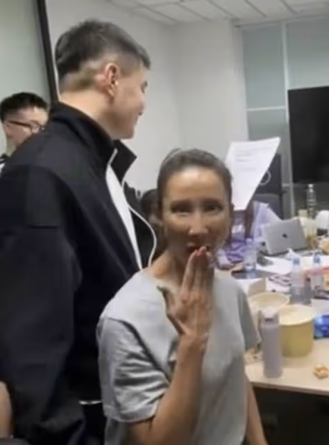 曝李玟離婚或將凈身出戶！富商老公出軌沒婚前協議，被繼女罵小三