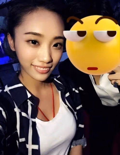胡歌官宣產女後首現身,在醫院陪伴妻女多日,身穿黑色帥氣依舊