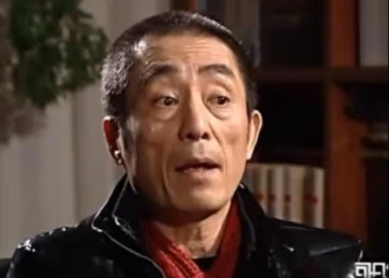 日本演員高倉健送張藝謀一把刀,直言:這把刀可以在北京買一套房