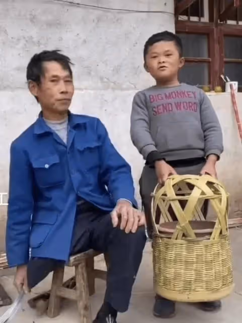 小馬雲爸爸與黃新龍決裂開設新帳號,靠賣慘帶貨,經營狀況一團糟