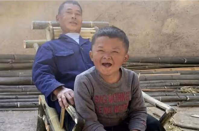 小馬雲爸爸與黃新龍決裂開設新帳號,靠賣慘帶貨,經營狀況一團糟